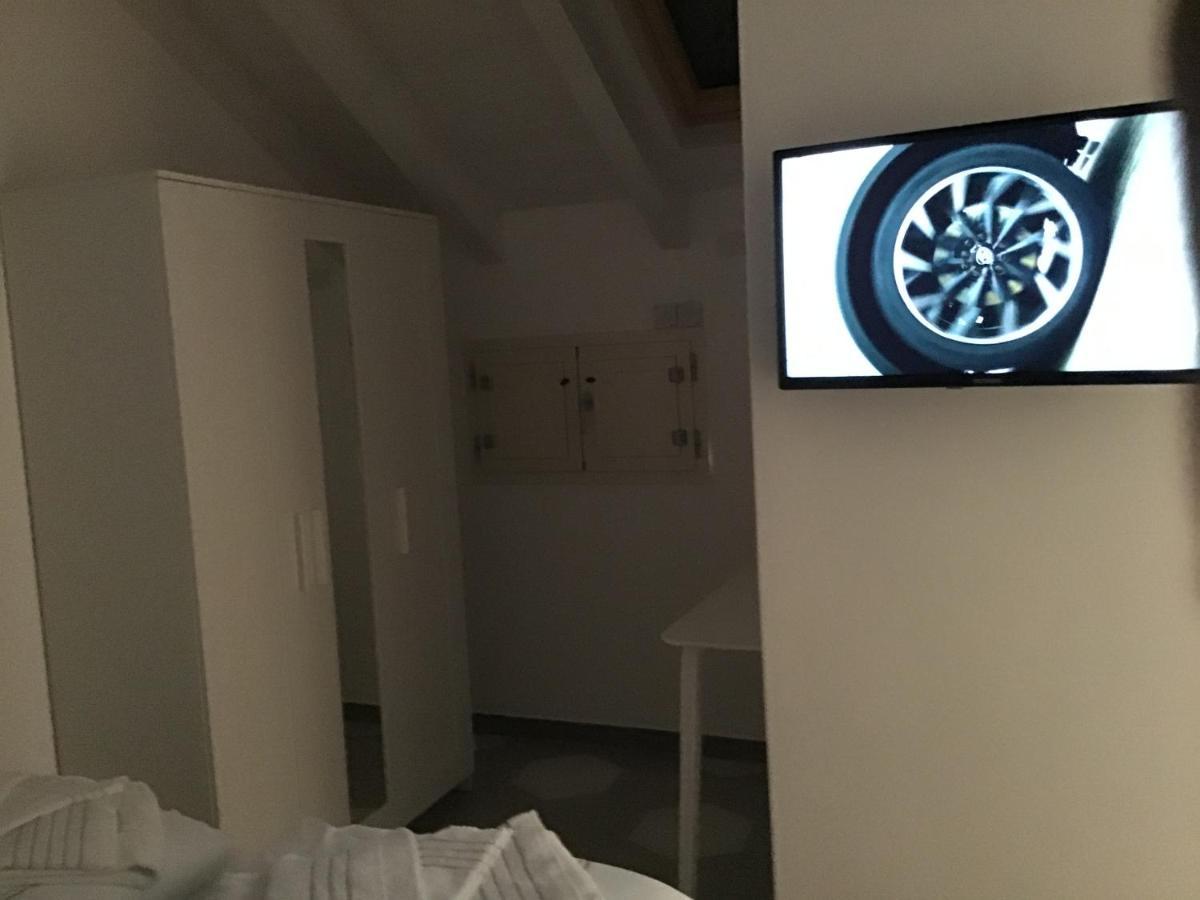 Casa Luigia Rooms Mtb In Finalborgo Bike Room Tour Ebike Trekking Finale Ligure Exterior foto