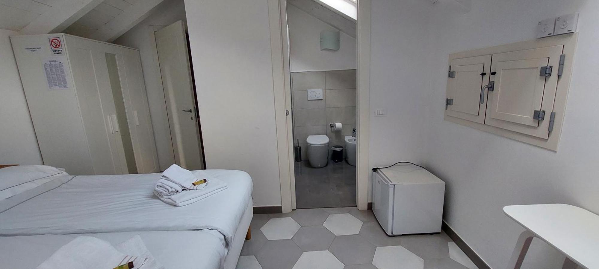 Casa Luigia Rooms Mtb In Finalborgo Bike Room Tour Ebike Trekking Finale Ligure Exterior foto