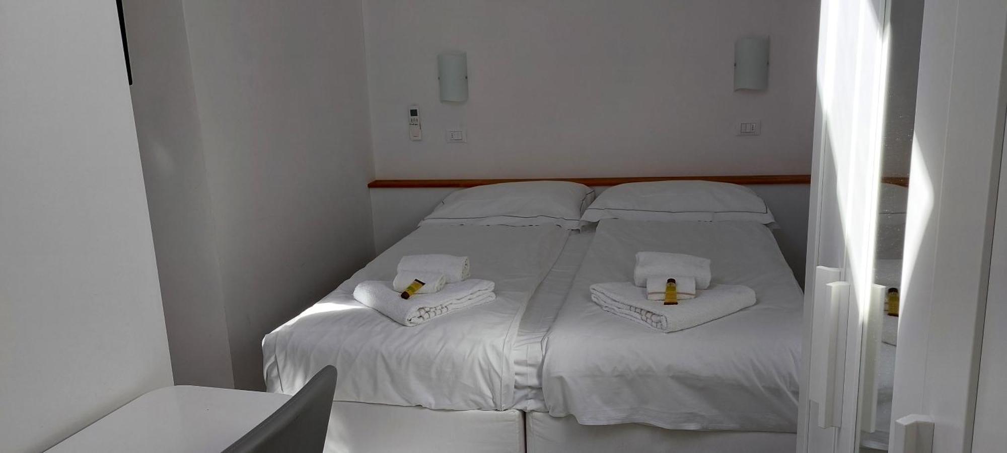 Casa Luigia Rooms Mtb In Finalborgo Bike Room Tour Ebike Trekking Finale Ligure Exterior foto
